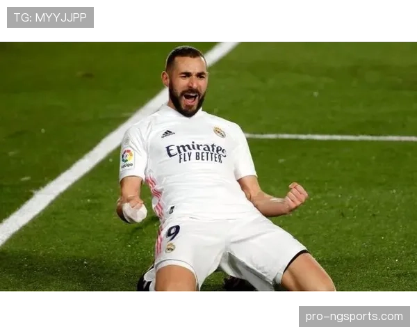 本泽马与凯恩组织能力的核心差距：策应机制、进攻发起效率与前场自由度解析