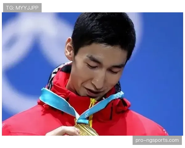 武大靖比赛穿得比明星还时髦，私下却是个悄悄拼命的家伙啊